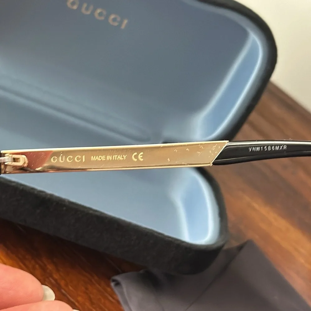 Gucci elegant sunglasses
